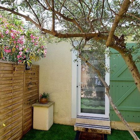 Gite De L'Olivier, Classe, Climatise, Jardin Avec Parking Gratuit Devant Le Logement Et A 5 Minutes Du Centre-Ville A Pied LʼIsle-sur-la-Sorgue Buitenkant foto