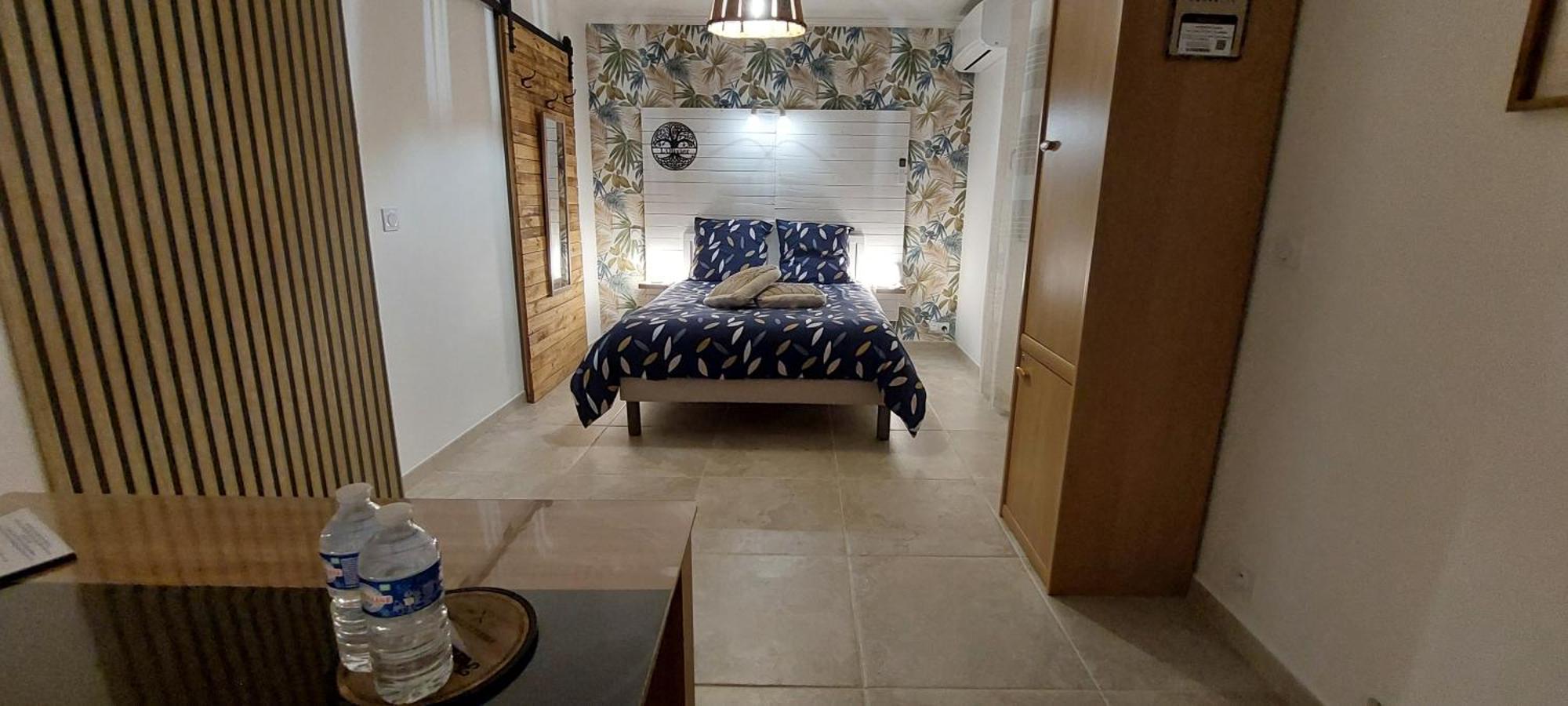 Gite De L'Olivier, Classe, Climatise, Jardin Avec Parking Gratuit Devant Le Logement Et A 5 Minutes Du Centre-Ville A Pied LʼIsle-sur-la-Sorgue Buitenkant foto