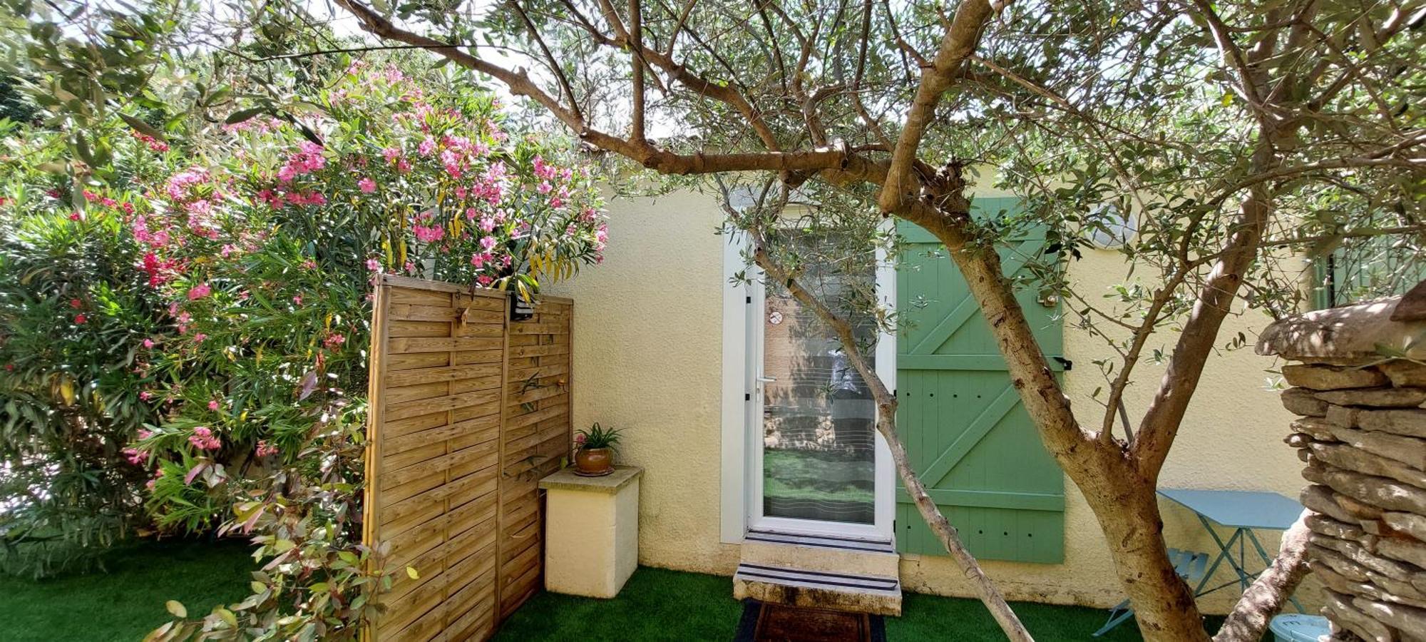 Gite De L'Olivier, Classe, Climatise, Jardin Avec Parking Gratuit Devant Le Logement Et A 5 Minutes Du Centre-Ville A Pied LʼIsle-sur-la-Sorgue Buitenkant foto