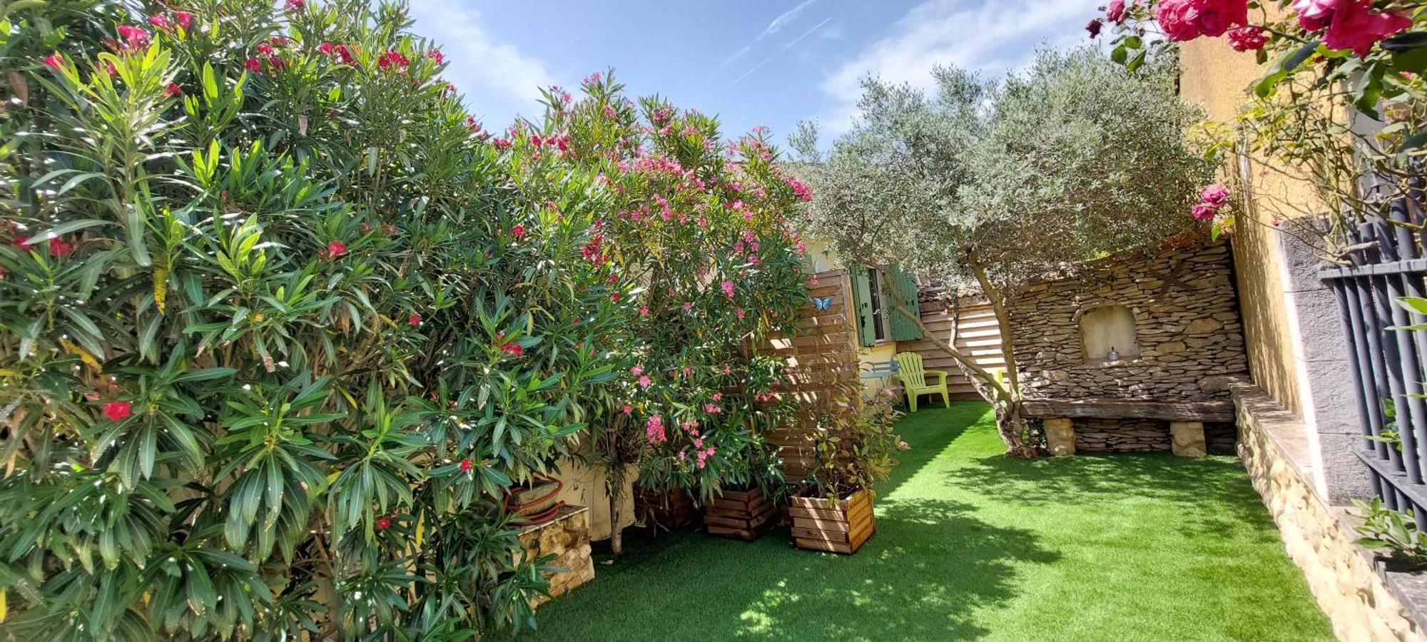 Gite De L'Olivier, Classe, Climatise, Jardin Avec Parking Gratuit Devant Le Logement Et A 5 Minutes Du Centre-Ville A Pied LʼIsle-sur-la-Sorgue Buitenkant foto
